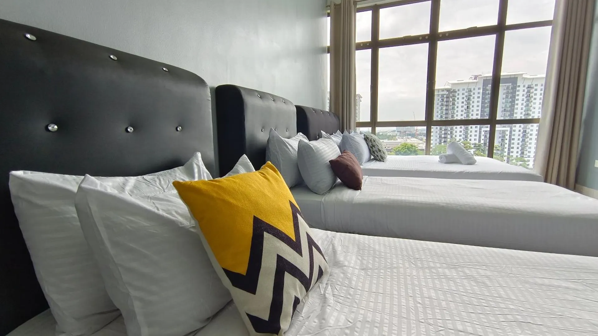 -Lake View- Mount Austin Ikea Toppen 10 Mins - B187 Johor Bahru